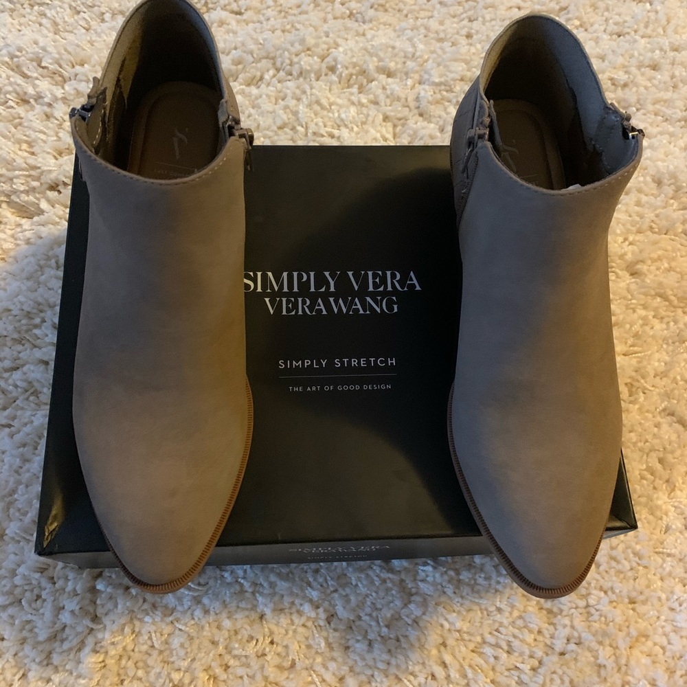 🌷Vera Wang Danna Sand Booties- Size 8🌷